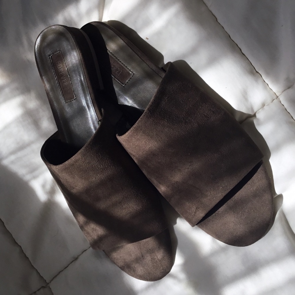 SOLD ✨ Faux suede olive green mules sandals